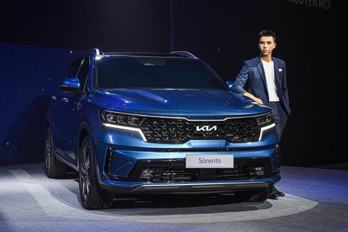 Kia thừa nhận khó bán xe hybrid cắm sạc PHEV
