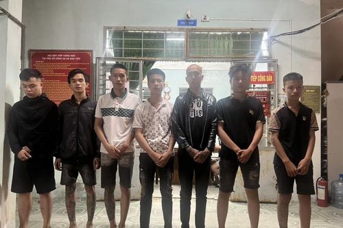 Nhóm thanh niên mang theo súng đi đòi nợ thuê