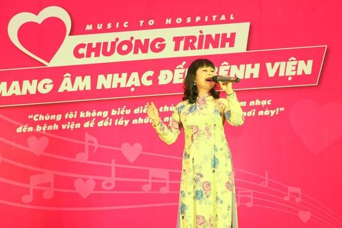 Mang âm nhạc đến bệnh viện trở lại với bệnh nhân ung thư