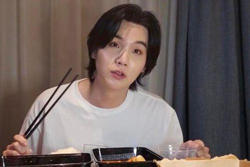 Fan Việt phấn khích khi Suga BTS nói muốn đến Việt Nam trong màn livestream
