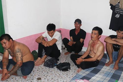 Bắt quả tang 2 nhóm đối tượng tàng trữ ma túy ở Sóc Trăng