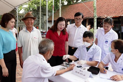 Gần 10 nghìn người dân Ninh Bình được khám bệnh, cấp thuốc miễn phí