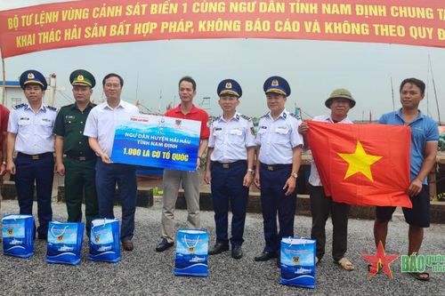 Cùng ngư dân Hải Hậu vươn khơi an toàn
