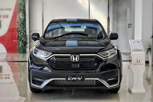 Đặt cọc mua ôtô mới, khách chờ giảm phí trước bạ mới lấy xe