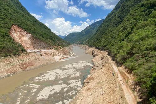 Nước lòng hồ thủy điện Sơn La chạm đáy
