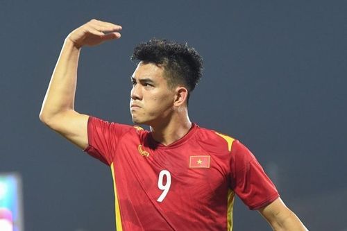 Vì sao Tiến Linh, Việt Hưng bị trả về CLB?