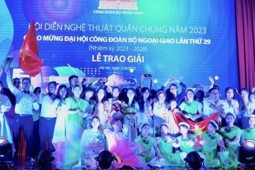 Tưng bừng Hội diễn văn nghệ kỷ niệm 78 năm thành lập ngành Ngoại giao