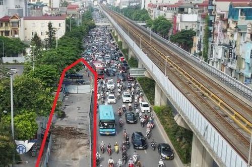 Nghịch lý chống ùn tắc trên tuyến đường đông đúc nhất Thủ đô