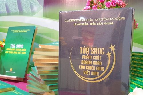 Anh hùng Lao động Lê Văn Kiểm ra mắt sách cổ vũ người trẻ khởi nghiệp