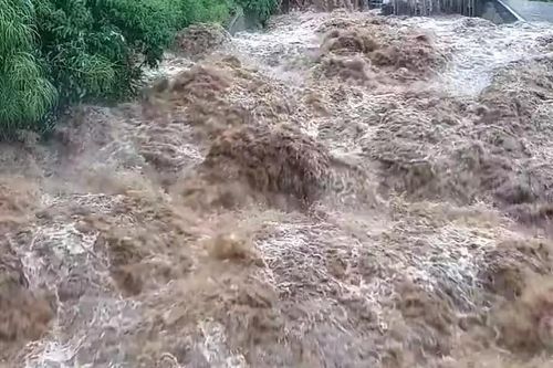 Lào Cai mưa lớn, đập thủy điện được 'giải khát'