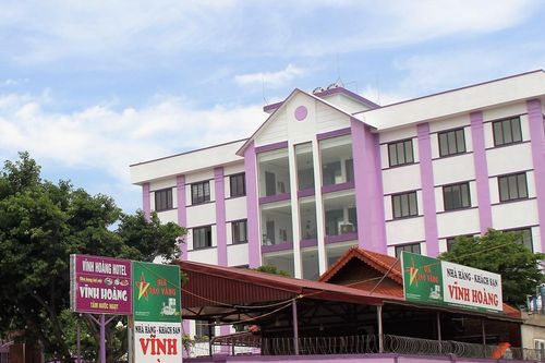 Diễn biến mới vụ khách sạn bị tố dọa chặt chân đoàn khách đặt phòng ở Cửa Lò