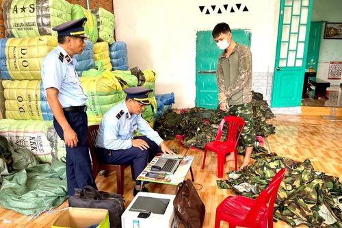 Đắk Lắk phát hiện cả nghìn bộ quần áo rằn ri, quân phục không rõ nguồn gốc