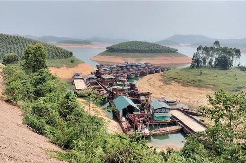 Nuôi trồng thủy sản trên hồ Thác Bà gặp khó vì hạn