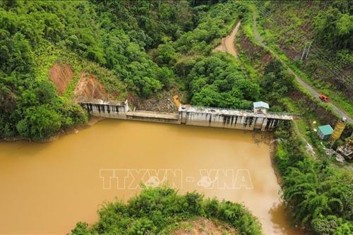 Khai thác nước mặt không phép, phớt lờ quyết định xử phạt