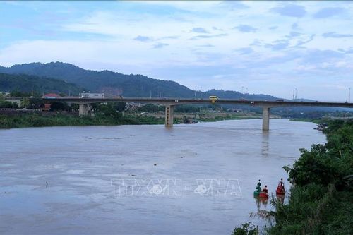 Lào Cai: Lũ đầu mùa trên sông Hồng lên cao