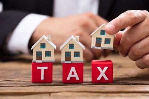 Anh ruột bán nhà cho em có được miễn thuế?