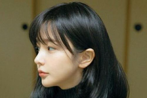 Ngay khi biết tôi được một suất đất, chị dâu liền quậy phá để phản kháng, nào ngờ mẹ tôi nói một câu làm chị ấy sợ run người