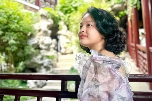 Con gái lớn nhà Thúy Hạnh ngày càng cá tính, 1 chi tiết được thừa hưởng từ mẹ siêu mẫu