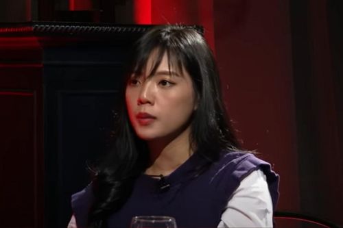 Cựu hot girl đình đám 1 thời 'bóc mẽ' chồng cũ bỏ con suy dinh dưỡng, 2h sáng vẫn dắt bé cafe ngoài đường