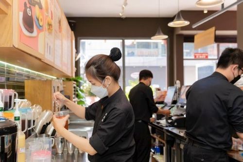 Nhiều người làm thêm nghề tay trái để trang trải cuộc sống