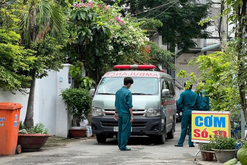 Hai cụ già tử vong bất thường bên chiếc ly nghi chứa thuốc diệt côn trùng