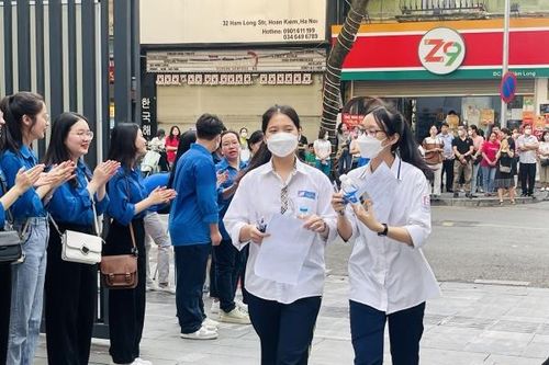Sở Giáo dục và Đào tạo Hà Nội thông tin về thang điểm của môn Vật lý lớp 10 chuyên