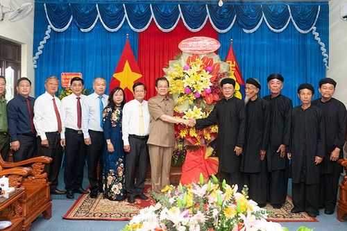 Bí Thư Tỉnh ủy An Giang Lê Hồng Quang thăm, chúc mừng kỷ niệm 156 năm Ngày khai sáng Phật giáo Tứ Ân Hiếu Nghĩa