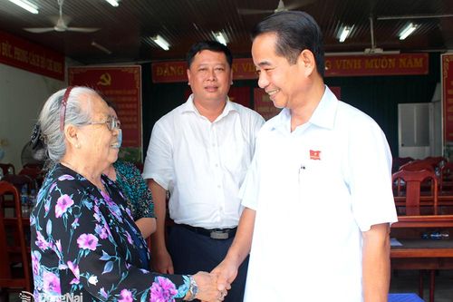 Chủ tịch HĐND tỉnh Thái Bảo tiếp xúc cử tri nơi cư trú