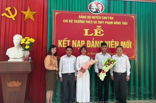 Chư Păh: Kết nạp 2 đảng viên là học sinh