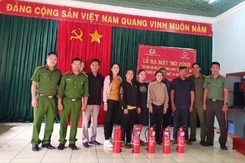 Ra mắt 'Tổ liên gia an toàn về phòng cháy, chữa cháy và điểm chữa cháy công cộng' tại xã Glar