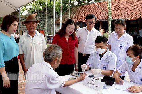 Gần 10 nghìn người dân huyện Gia Viễn được khám bệnh, cấp thuốc miễn phí