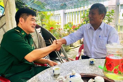 Còn sức còn làm cho dân