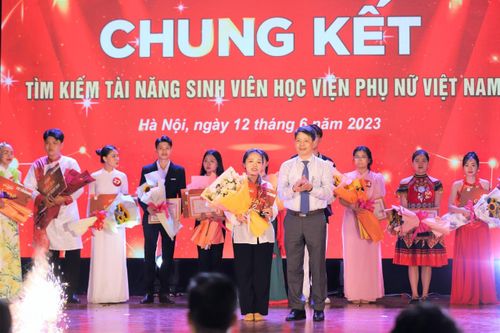Đã tìm ra quán quân Tìm kiếm tài năng sinh viên Học viện Phụ nữ Việt Nam năm 2023