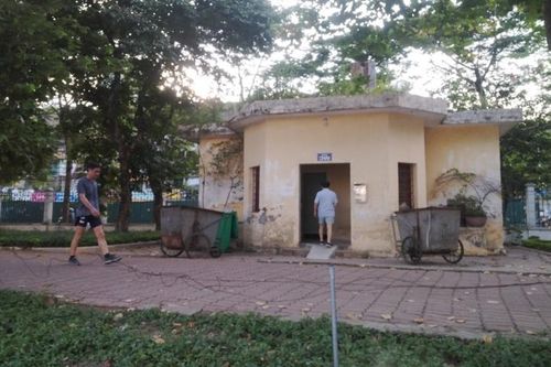 Hà Nội: Sớm giải quyết tình trạng xuống cấp của nhà vệ sinh công cộng