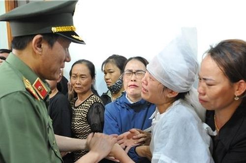 Nghẹn ngào tiễn biệt 4 CBCS Công an xã hy sinh khi làm nhiệm vụ