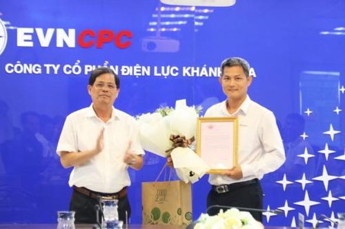 Chủ tịch UBND tỉnh trao thư khen cho người nhặt được tài sản gần 200 triệu đồng
