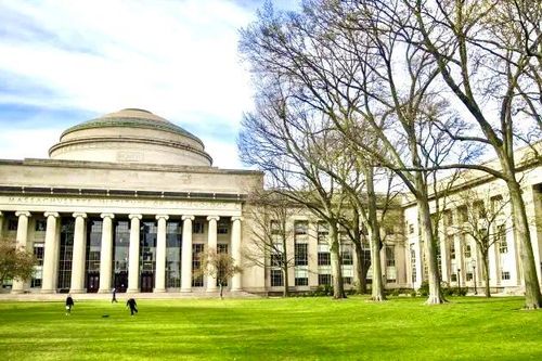 Top 10 trường đại học mơ ước của nhiều học sinh Mỹ