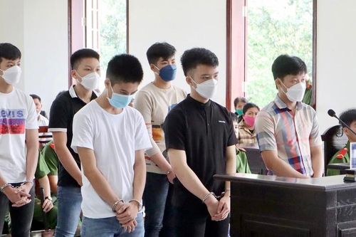 Nhóm học sinh lớp 9 lãnh án tù vì đâm chết bạn học