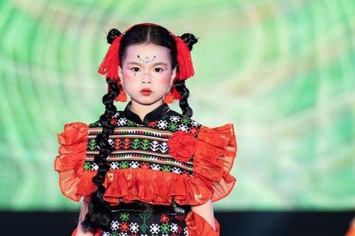 Stella Khánh Ngọc: Chân dung mẫu nhí triển vọng làng mẫu nhí Việt Nam
