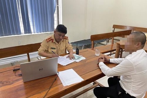 Tài xế không có giấy phép lái xe, dương tính với ma túy