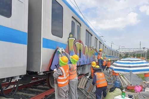 Nghi vấn kẻ vẽ bậy ở metro số 1 TPHCM là người nước ngoài
