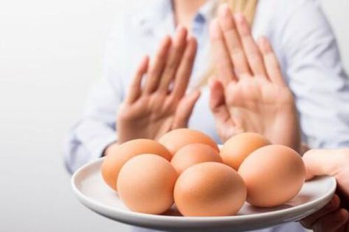 Dị ứng trứng đột ngột ở người lớn: nguyên nhân và cách xử trí