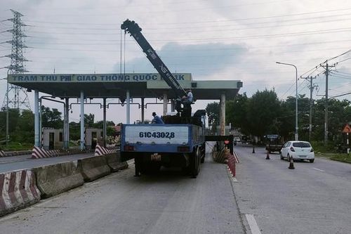 Việc tháo dỡ 2 trạm thu phí bỏ hoang trên quốc lộ 1K khi nào hoàn thành?
