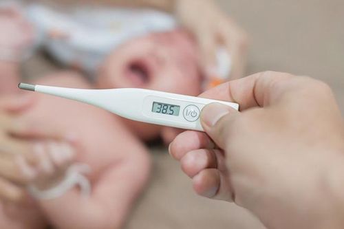 Sốt, sụt cân không lý do..., cảnh báo dấu hiệu sớm của ung thư hạch bạch huyết ở trẻ
