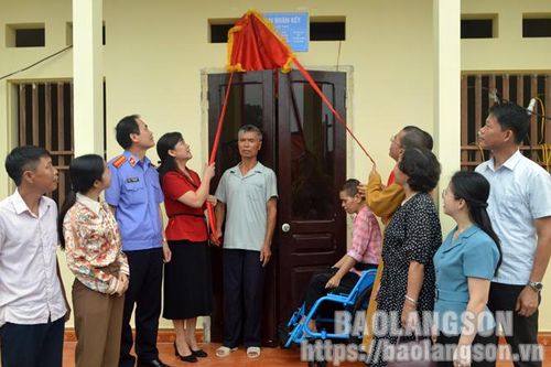 Lạng Sơn: Bàn giao nhà Đại đoàn kết cho gia đình người cựu chiến binh