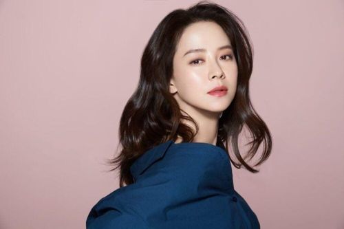 Song Ji Hyo kiện công ty quản lý nợ 900 triệu won