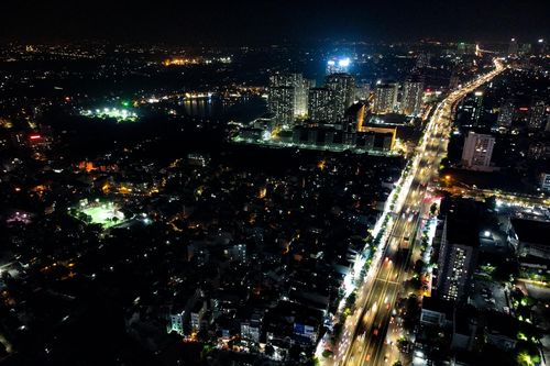 Nhiều nơi ở Hà Nội chìm trong bóng tối vì cắt giảm điện