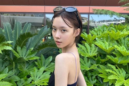 Nữ idol sinh năm 2001 gây sốt khi để mặt mộc