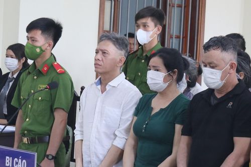 Xét xử băng nhóm chuyên tráo sổ đỏ chiếm đoạt hàng chục tỷ đồng