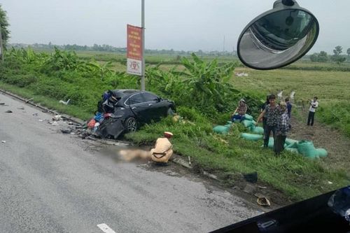 Xe con bị tông vỡ đuôi trên đường 494, một CSGT tử vong